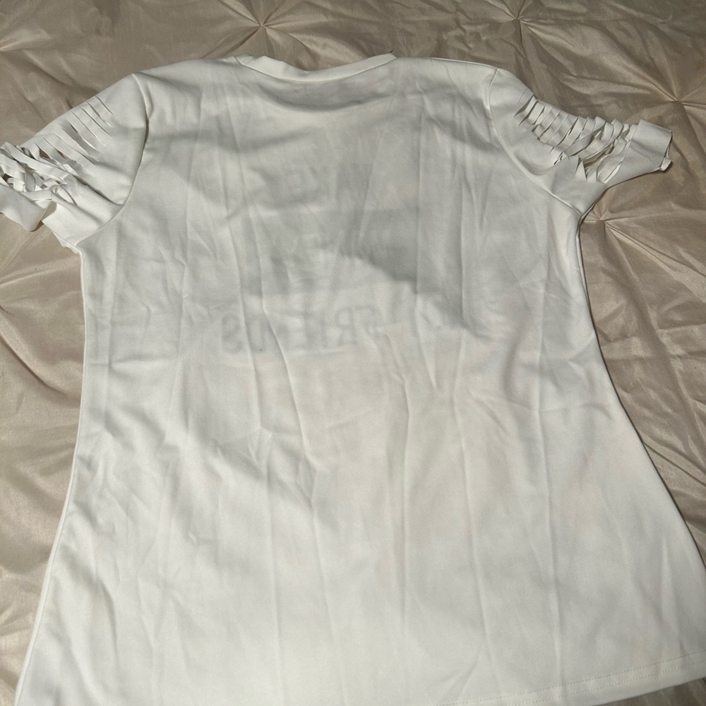 Women’s tee - Picture 2 of 2